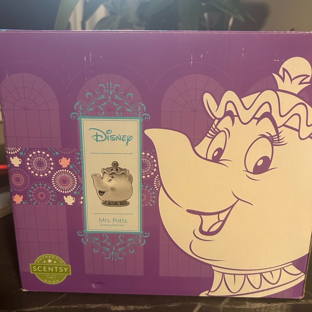 Mrs. Potts Teapot Scentsy Warmer Brand New